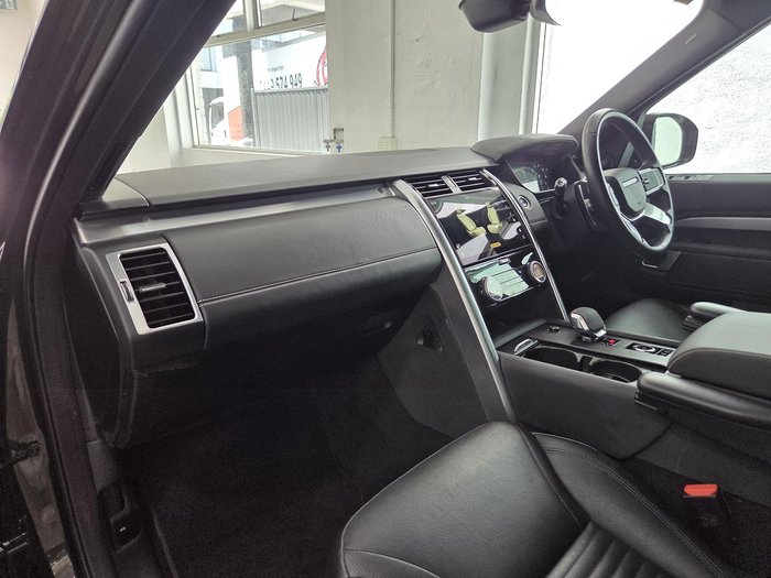 2022 Land Rover Discovery P360 R-Dynamic SE