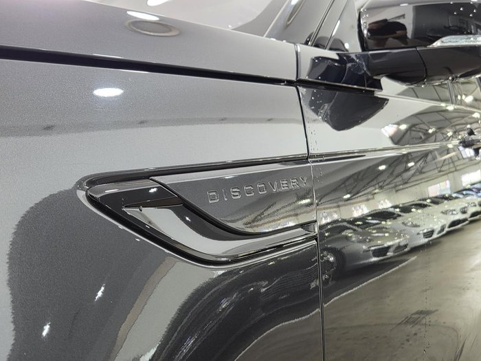 2022 Land Rover Discovery P360 R-Dynamic SE