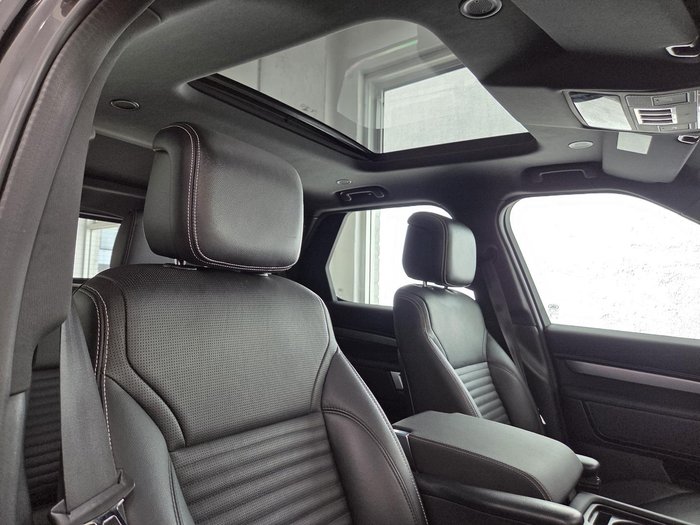 2022 Land Rover Discovery P360 R-Dynamic SE