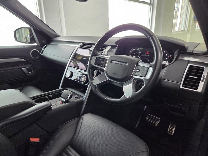 2022 Land Rover Discovery P360 R-Dynamic SE