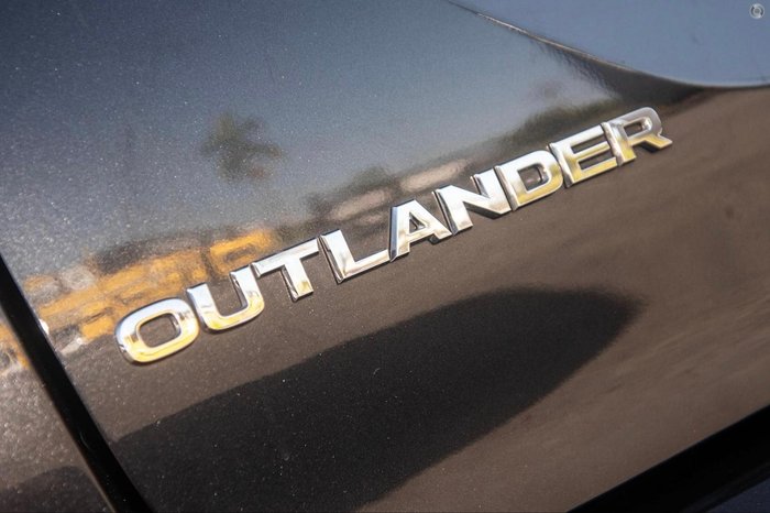 2024 Mitsubishi Outlander ES