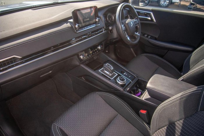 2024 Mitsubishi Outlander ES
