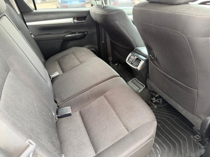 2023 Toyota Hilux SR5