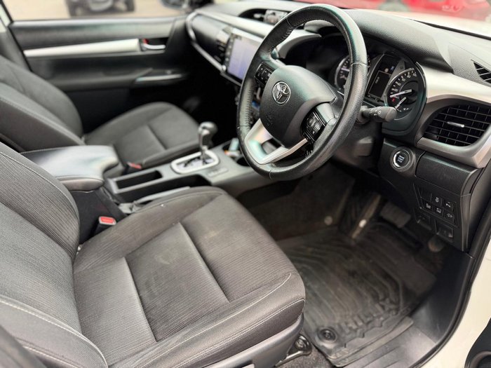 2023 Toyota Hilux SR5