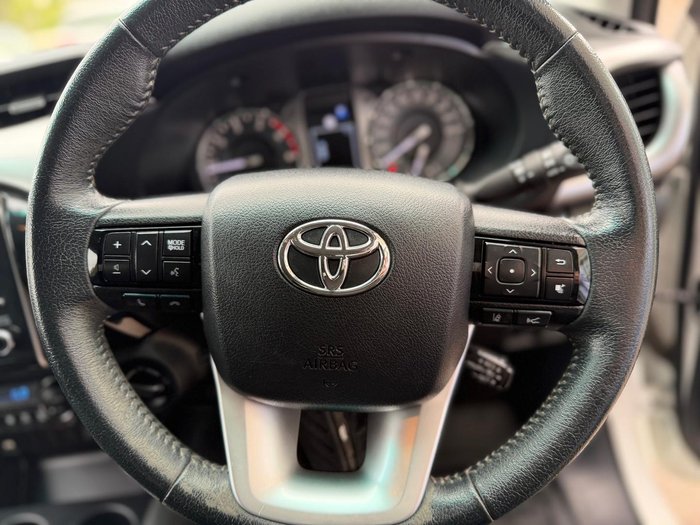 2023 Toyota Hilux SR5