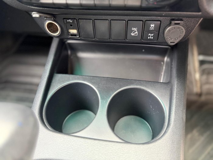 2023 Toyota Hilux SR5