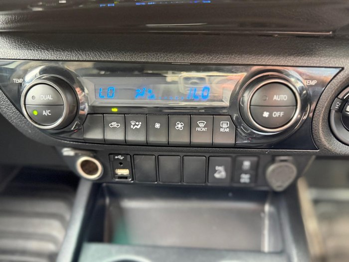 2023 Toyota Hilux SR5