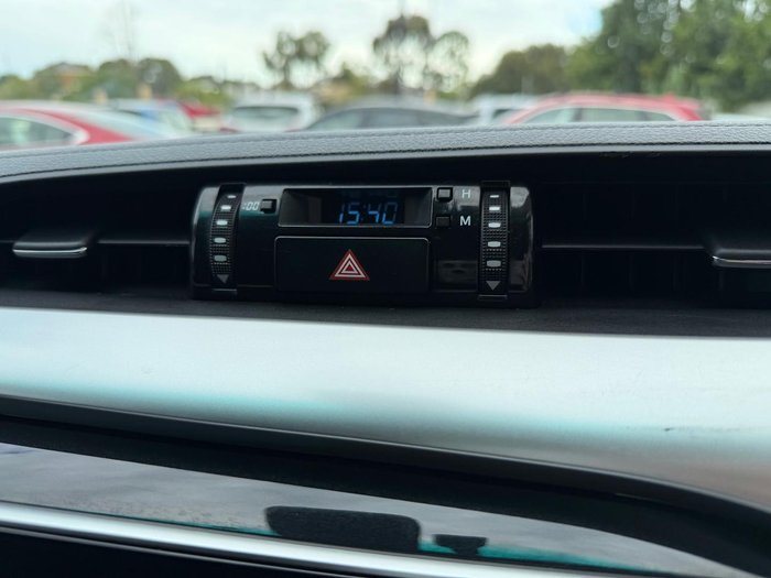 2023 Toyota Hilux SR5