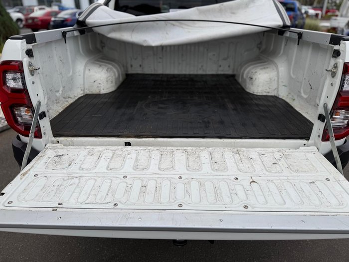 2023 Toyota Hilux SR5