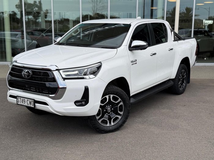 2023 Toyota Hilux SR5