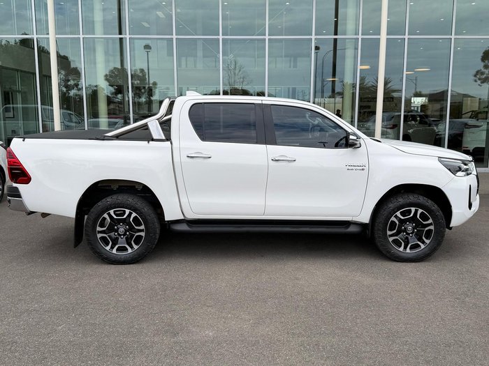 2023 Toyota Hilux SR5