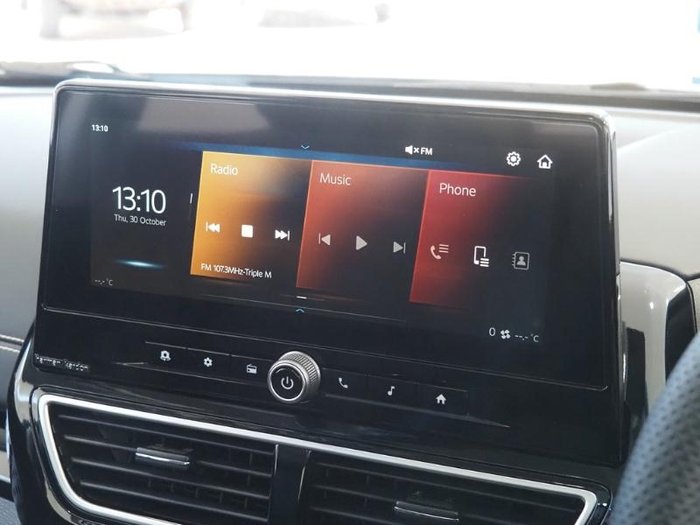 2025 Mahindra XUV3XO AX7L