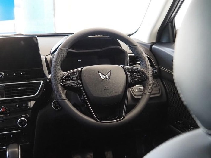 2025 Mahindra XUV3XO AX7L