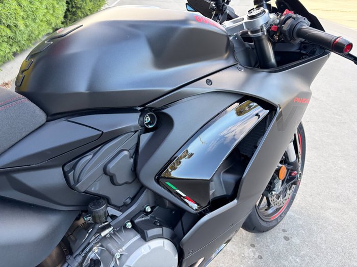 2024 DUCATI PANIGALE V2 Black