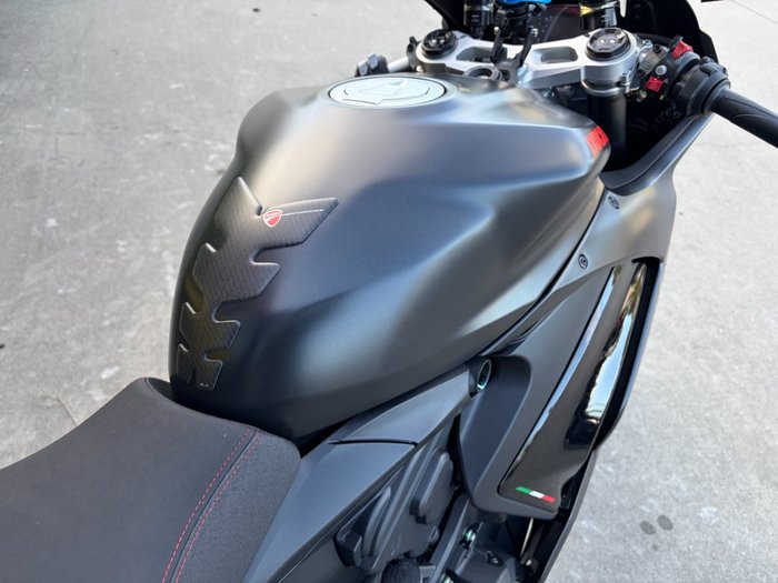 2024 DUCATI PANIGALE V2 Black