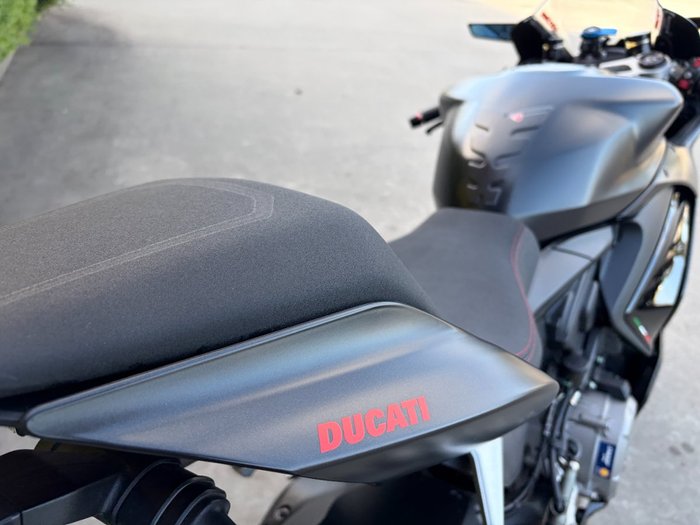 2024 DUCATI PANIGALE V2 Black