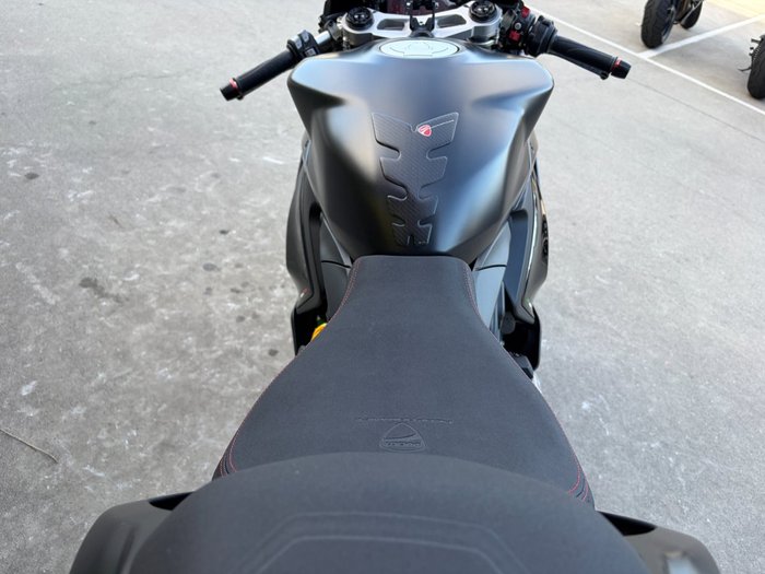 2024 DUCATI PANIGALE V2 Black