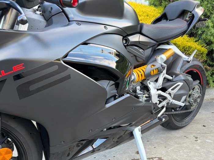 2024 DUCATI PANIGALE V2 Black