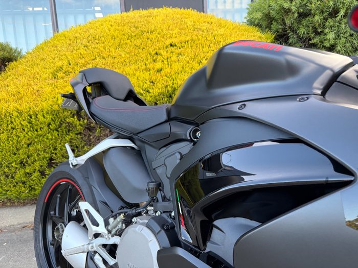 2024 DUCATI PANIGALE V2 Black