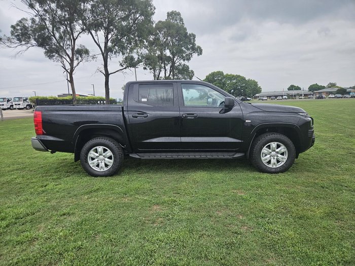 2025 Mitsubishi Triton GLX+