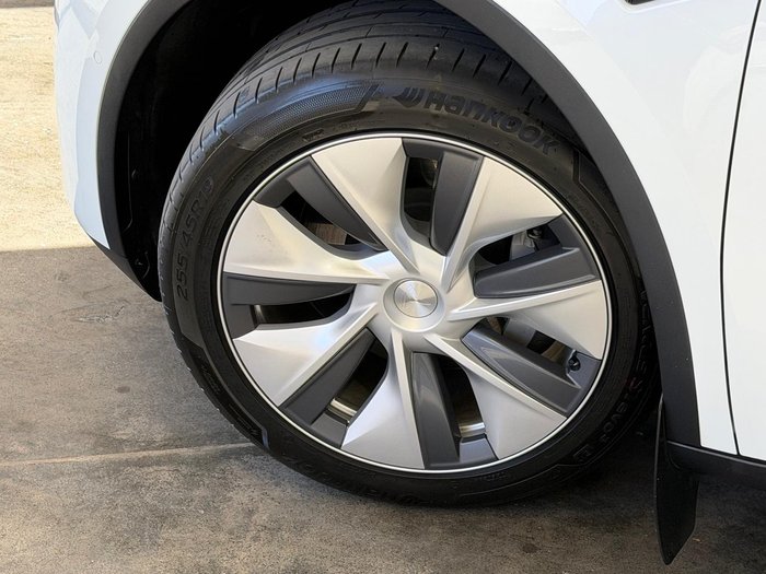 2023 Tesla Model Y Rear-Wheel Drive
