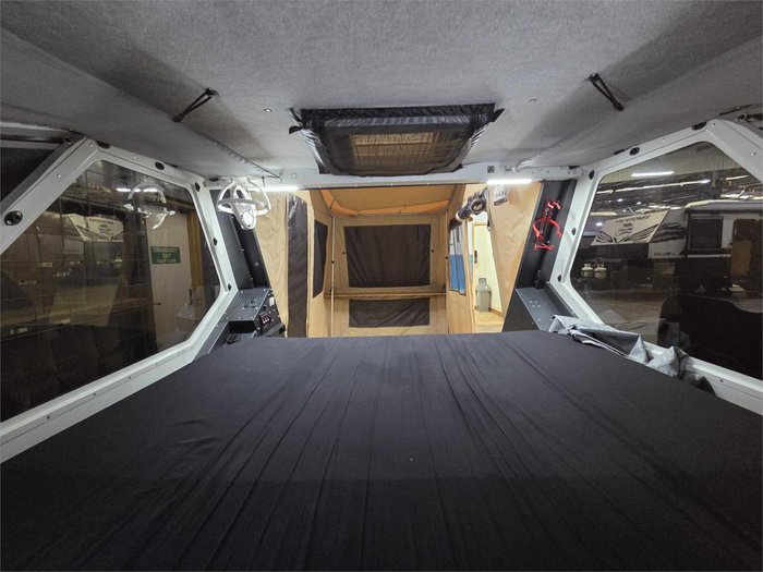 2022 Track Trailer Tvan