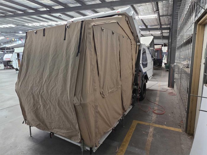 2022 Track Trailer Tvan
