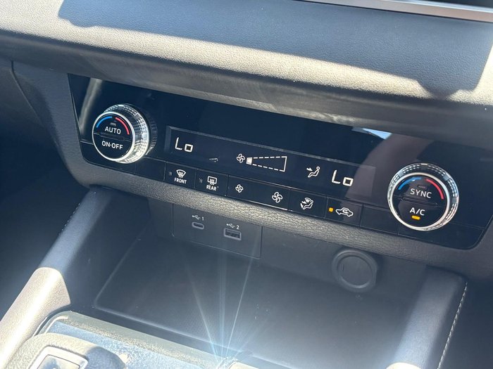 2024 Mitsubishi Outlander ES