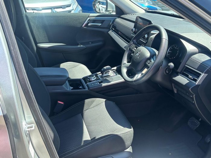 2024 Mitsubishi Outlander ES