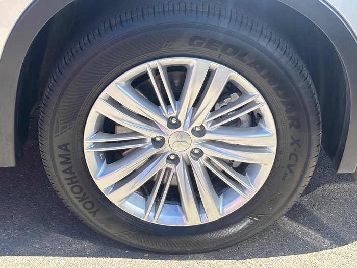 2024 Mitsubishi Outlander ES