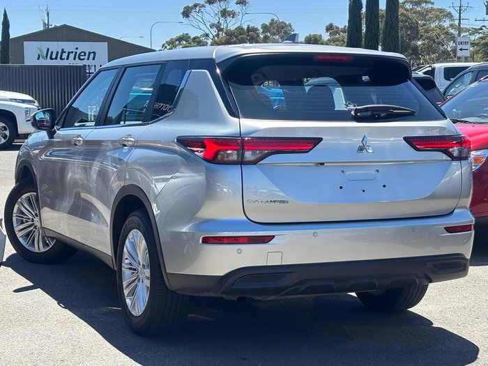 2024 Mitsubishi Outlander ES