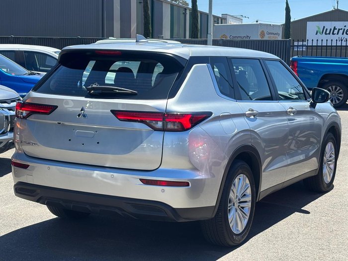 2024 Mitsubishi Outlander ES