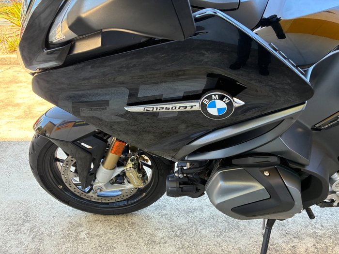 2024 BMW Motorrad R 1250 R TRIPLE BLACK Black