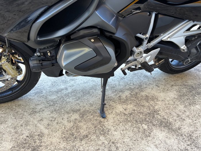 2024 BMW Motorrad R 1250 R TRIPLE BLACK Black