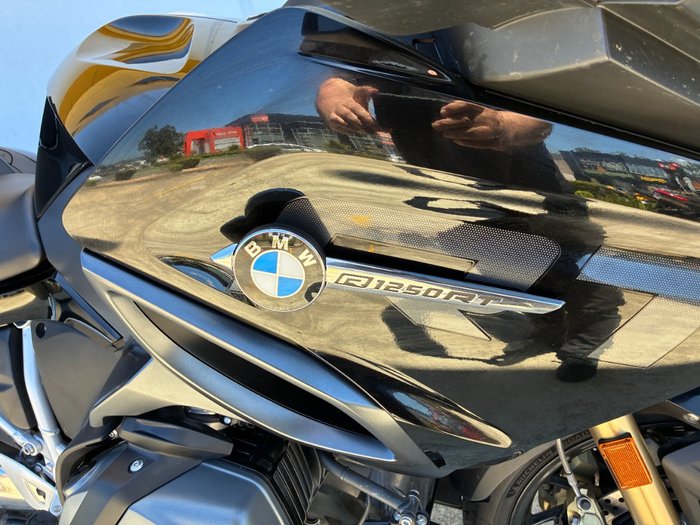 2024 BMW Motorrad R 1250 R TRIPLE BLACK Black