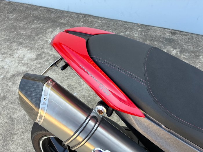 2017 DUCATI 939 HYPERMOTARD Red