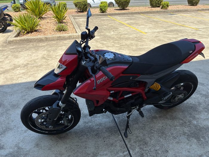 2017 DUCATI 939 HYPERMOTARD Red