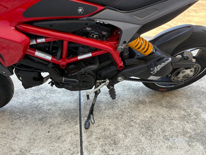 2017 DUCATI 939 HYPERMOTARD Red