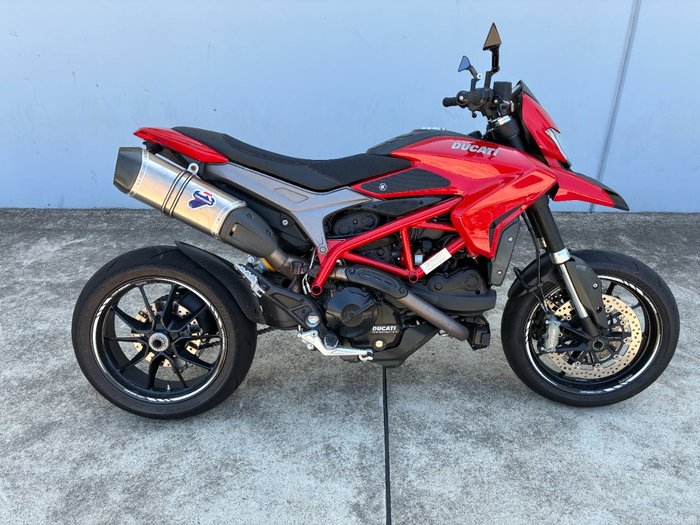 2017 DUCATI 939 HYPERMOTARD Red