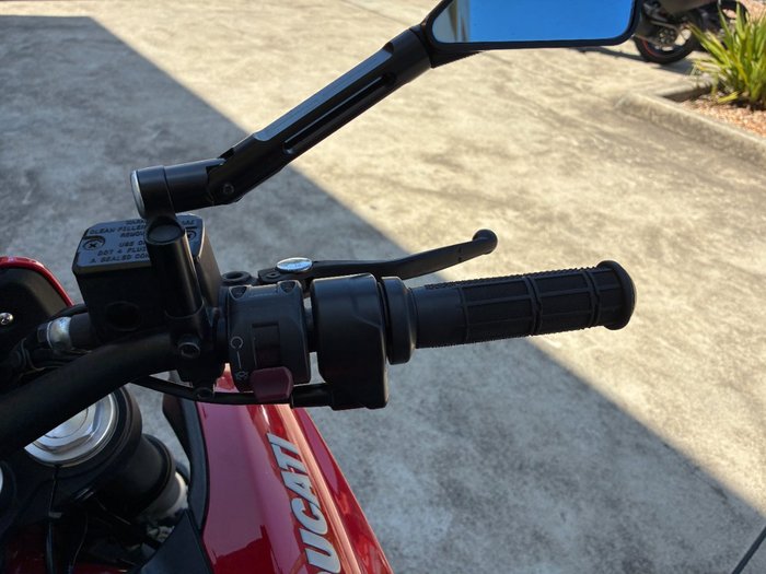 2017 DUCATI 939 HYPERMOTARD Red