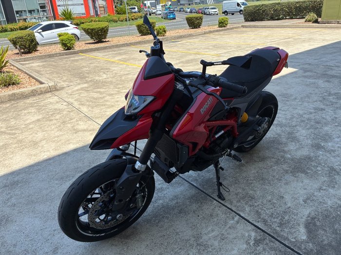 2017 DUCATI 939 HYPERMOTARD Red