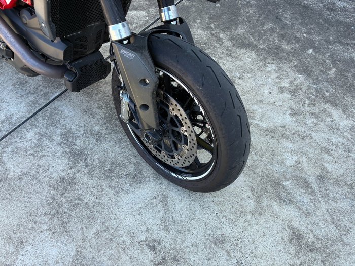 2017 DUCATI 939 HYPERMOTARD Red