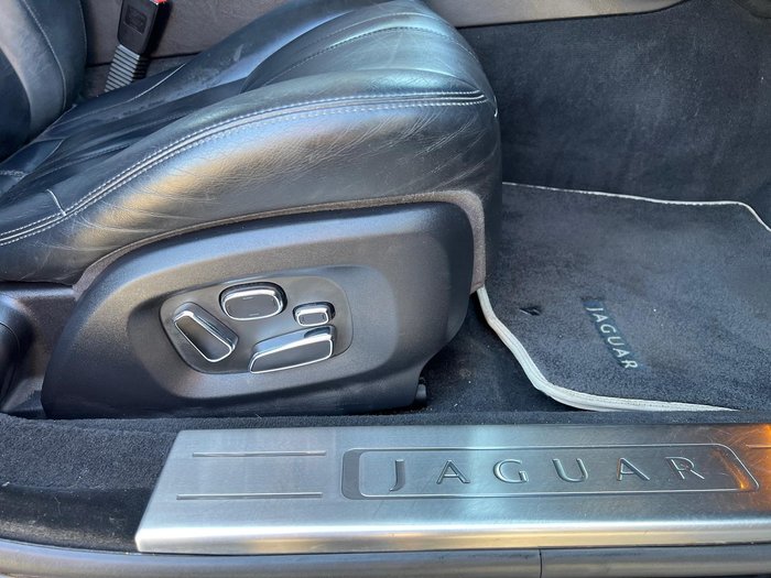 2011 Jaguar XJ Premium Luxury