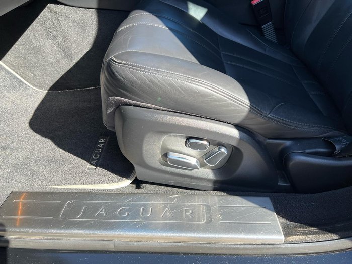 2011 Jaguar XJ Premium Luxury