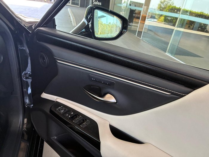 2023 Lexus ES 300h Luxury