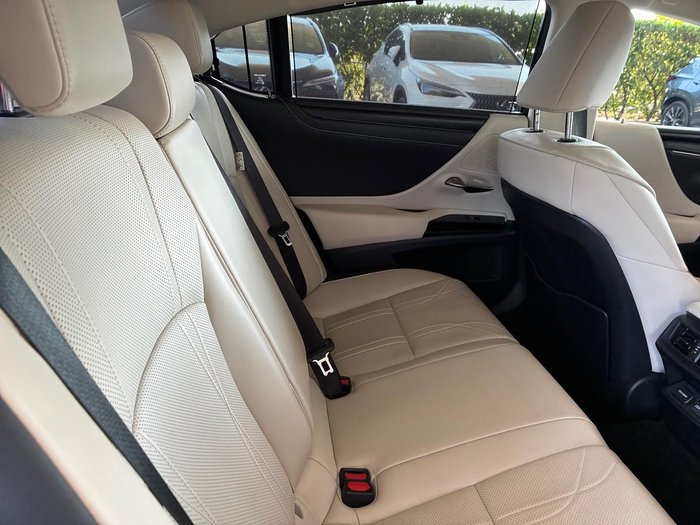 2023 Lexus ES 300h Luxury