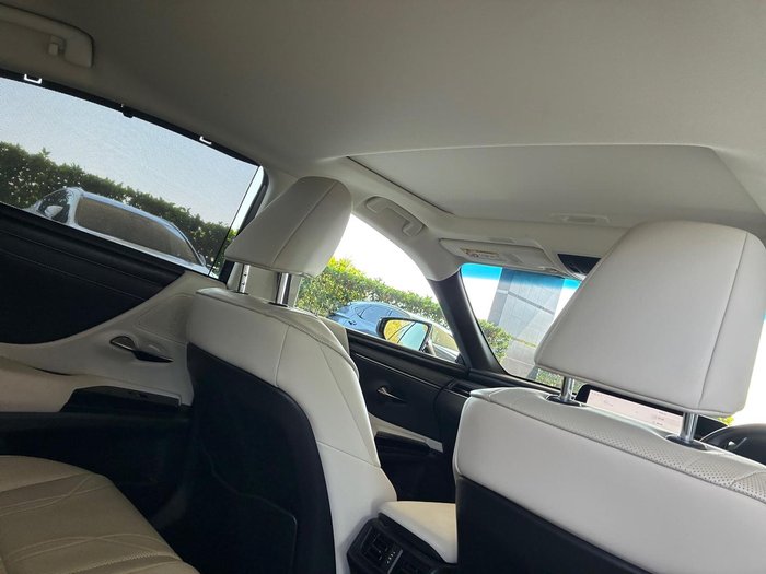 2023 Lexus ES 300h Luxury