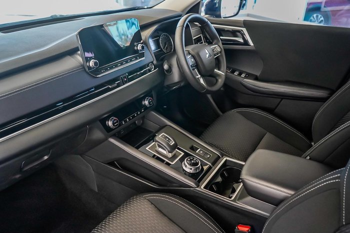 2025 Mitsubishi Outlander LS