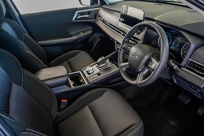 2025 Mitsubishi Outlander LS