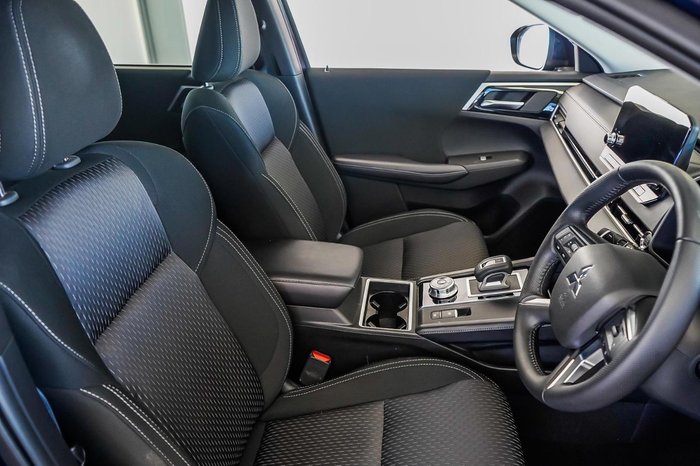 2025 Mitsubishi Outlander LS